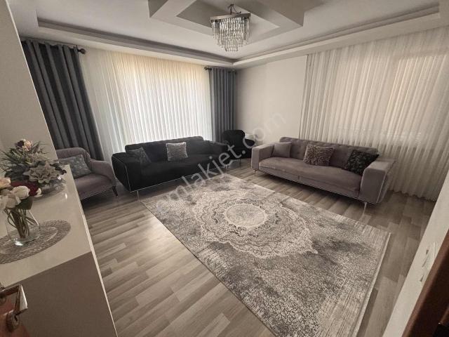 Çankaya'dan Cadde Üzeri 3+1 165 M2 Krediye Uygun Geniş Daire