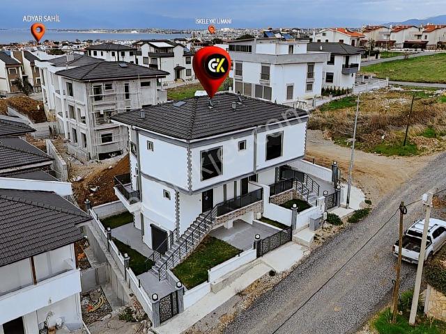 Çankayadan Adyar Sahilinde Satılık 4+1 Tripleks Villa. !