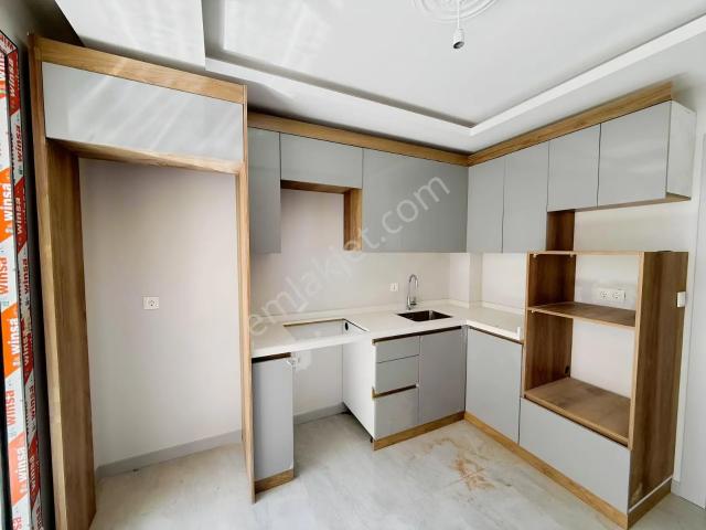 Çankayadan Burhaniye Merkezde Kapalı Otoparklı Lüx 2+1 Daire