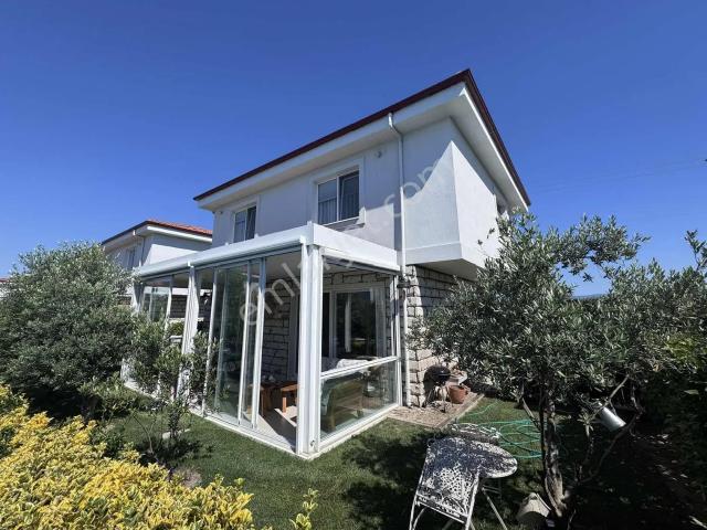 Çankaya'dan Burhaniye Örende Havuzlu Sitede Lüks 3+1 Villa