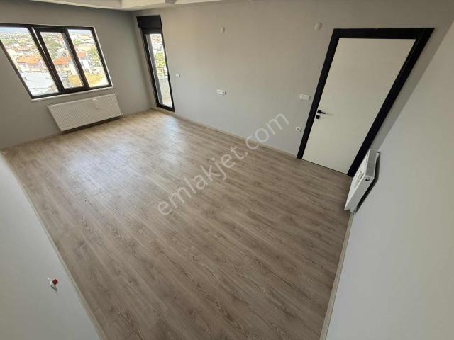 Çankaya'dan Hürriyet Mahallesi Ana Cadde'de 2+1 Kiralık Daire