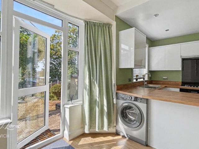 Ankerdine Crescent, LONDON 2 bed end of terrace house to rent £2,250 pcm £519 pw