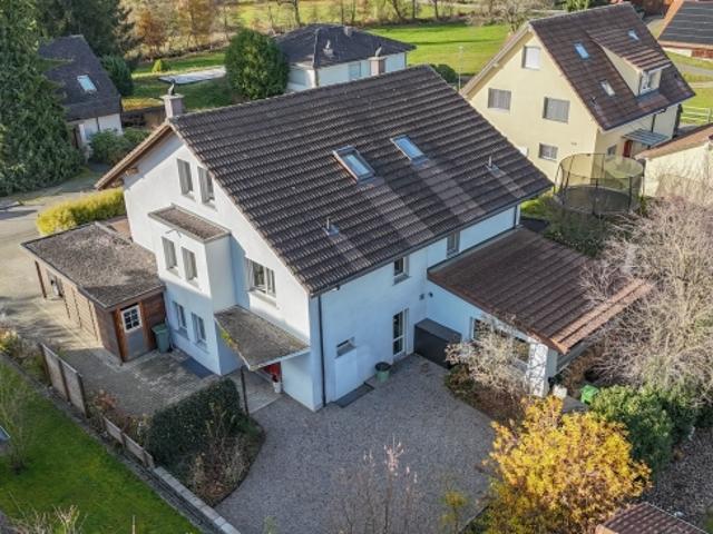 Ankommen und wohlfühlen 6.5 Zimmer Doppelhaushälfte in familienfreundlicher Wohnlage