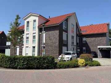 Ankommen und wohlfühlen: Bezugsfreie EG Wohnung mit Einbauküche & Gartenanteil