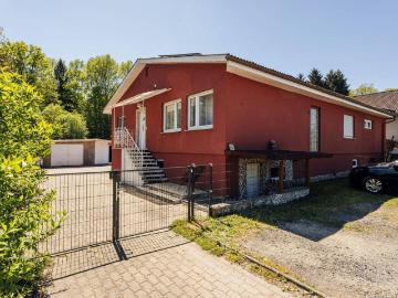 Ankommen und wohlfühlen – Familienidylle mit traumhaftem Grünblick, PV Anlage und Luftwärmepumpe!