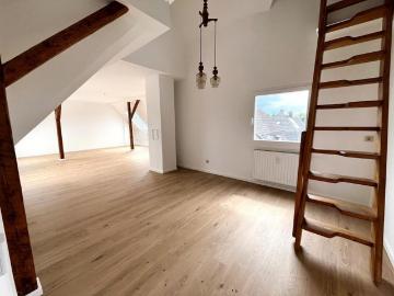 Ankommen und wohlfühlen – Frisch renovierte 2 Zimmer Wohnung mit Balkon in zentraler Lage, sofort Verfügbar!