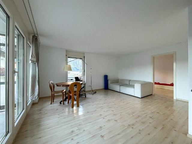 Ankommen und wohlfühlen: Helle 3.5 Zimmer Wohnung in Felsberg