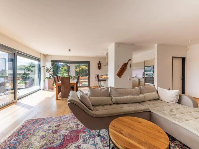 Ankommen, wohlfühlen und Weitblick geniessen stilvolle 4.5 Zimmer.