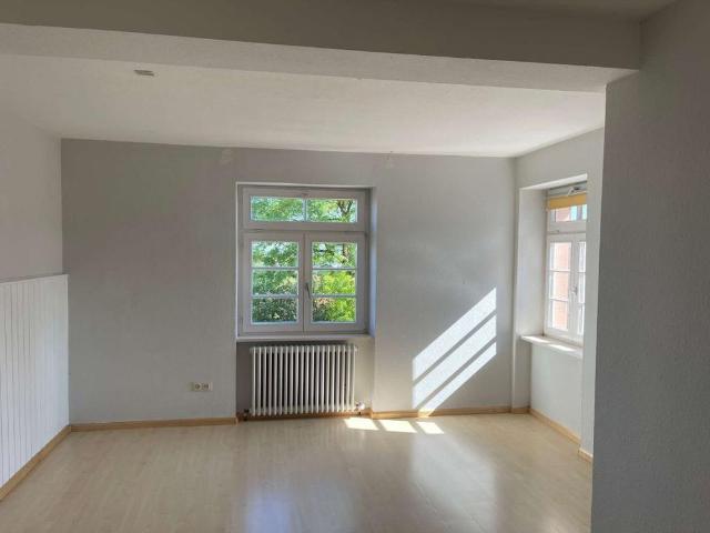 Ankommen, wohlfühlen, zuhause sein – großzügige 4 Zimmerwohnung im historischen Wohnhaus