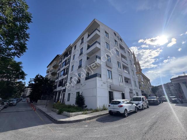 Şanlıbaba Emlak'tan Lise Caddesinde Kiralık 2+1 Daire & Ofis