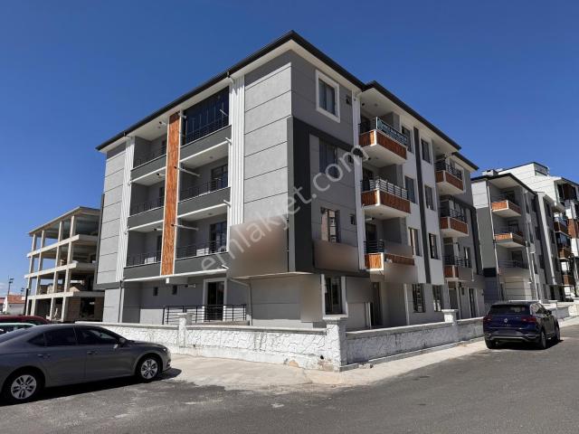 Şanlıbaba Emlak'tan Merkezi Konumda Kiralık 1+1 Daire