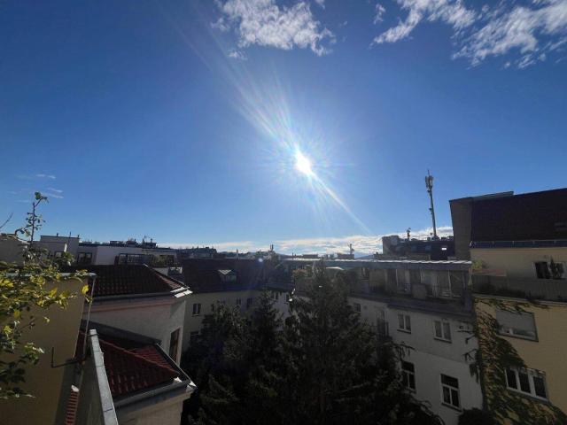 Anlegen oder selbst wohnen mitten in der Stadt! Dachgeschosswohnung mit 2 Terrassen im Trend Bezirk Margareten in ruhiger Lage