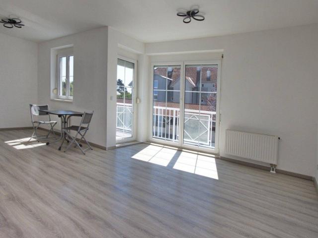 ANLEGER aufgepasst! Sonnige, umfassend modernisierte 2 Zimmerwohnung mit Balkon, gut vermietet