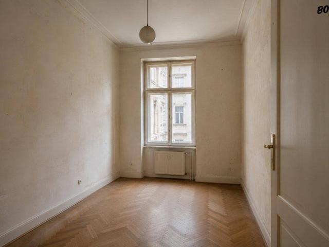 Anlegerchance oder Wohntraum vom Altbau – Renovierungsobjekt mit Charakter