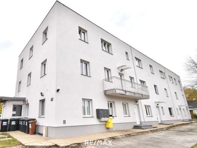 Charmantes Mini Apartment mit Badezimmer und Balkon in Zentraler Lage Zimmer 15! Nähe Bmw, Skf