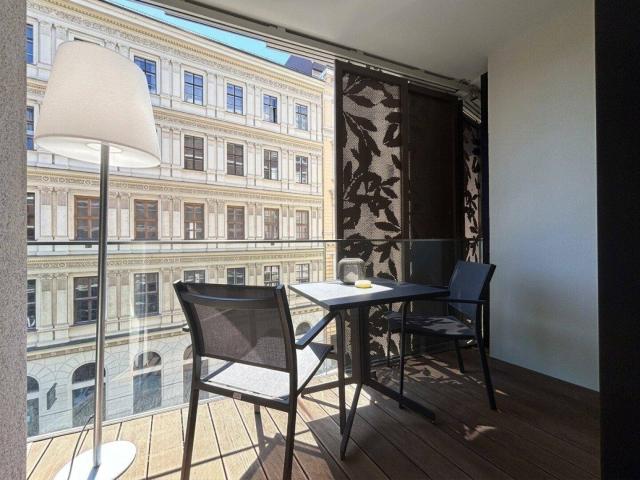 Anlegerwohnung mit USt Ausweisung im KAYSER | Nähe Donaukanal und Schottentring U2,U4 | stilvolle Möbel | Loggia