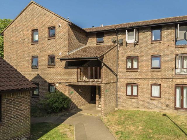 Anstice Close, Chiswick W4, 1 bed flat to rent, £1,850 pcm | PrimeLocation