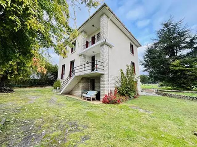 Confolens 16500 Achat / Vente maison 8 pièces t8