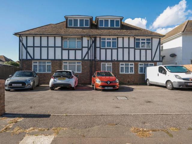 Anscombe Close, West Sussex BN11 2 bed flat to rent £1,550 pcm £358 pw