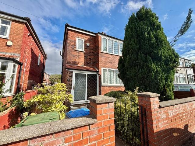 Ansdell Drive, Tameside M43 3 bed detached house to rent £1,250 pcm £288 pw