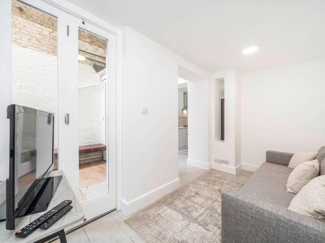 Ansdell Terrace, Kensington W8, 1 bed flat to rent, £3,800 pcm | PrimeLocation