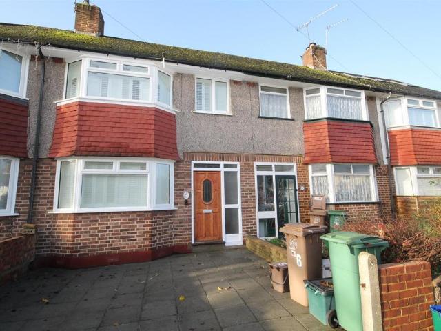 Ansell Grove, Carshalton 3 bed terraced house to rent £2,100 pcm £485 pw