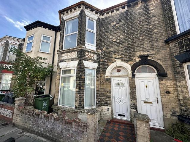 Anson Road, GREAT YARMOUTH 2 bed flat to rent £725 pcm £167 pw