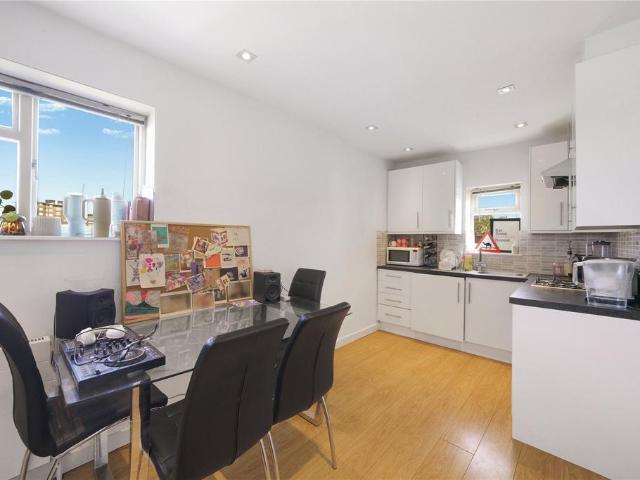 Anson Road, Willesden Green, London, NW2 2 bed flat to rent £2,000 pcm £462 pw