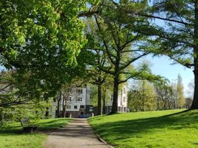 Ansprechende 2 Zimmer Parkblick Wohnung mit EBK in Mülheim