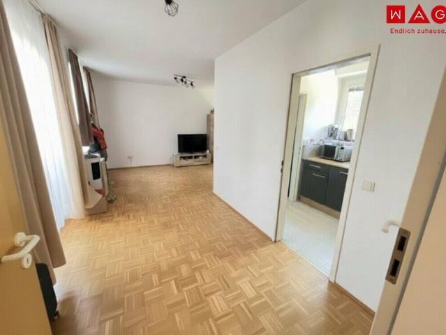 Ansprechende 2 Raum Wohnung mit Balkon und Parkplatz, Übernahme der Küche möglich