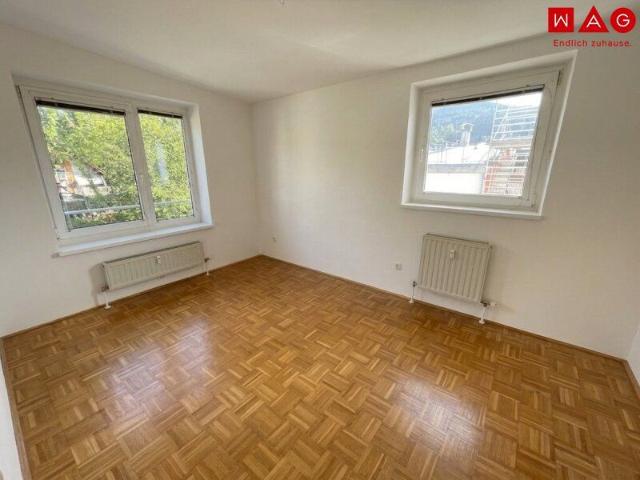 Ansprechende 2 Raum Wohnung mit Balkon und Parkplatz