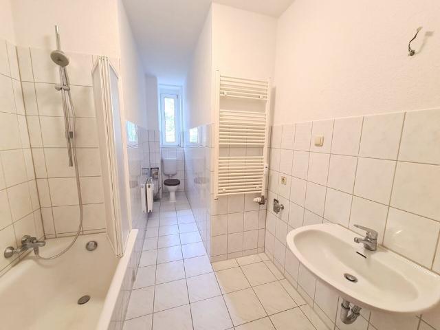 Ansprechende 2 Raum Wohnung mit Balkon in einem liebevoll kernsanierten Gründerzeithaus im Lutherviertel