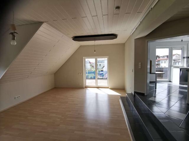 Ansprechende 4,5 Zimmer Dachgeschosswohnung mit Balkon und EBK in Schwäbisch Gmünd