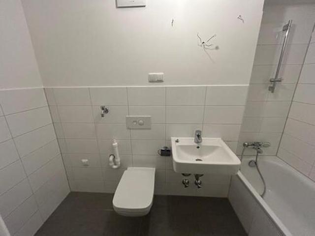 Ansprechende, großzügige 3 Zimmer Wohnung mit Wand und Bodenbelag