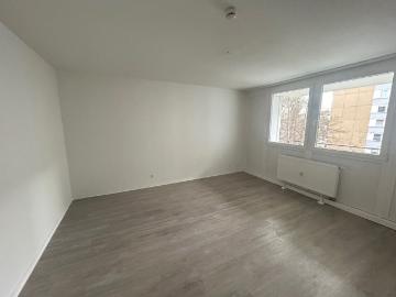 Ansprechende, großzügige 3 Zimmer Wohnung mit Wand und Bodenbelag