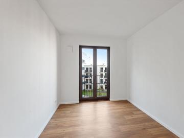 Ansprechende Neubauwohnung mit Einbauküche, 4 Schlafzimmern und Bad en Suite!