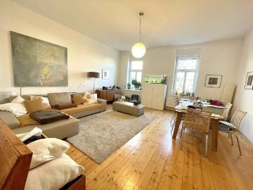 Ansprechende wunderschön sanierte 3 Zimmer Altbauwohnung mit Balkon nahe des Jakominiplatzes und des Augartens in Grazer Bezirk Jakomini
