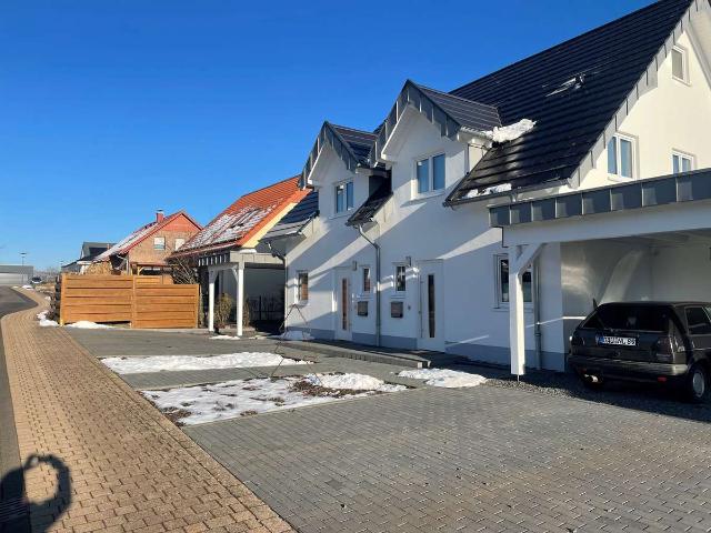 Ansprechende und neuwertige 4 Zimmer Doppelhaushälfte zur Miete in Feusdorf