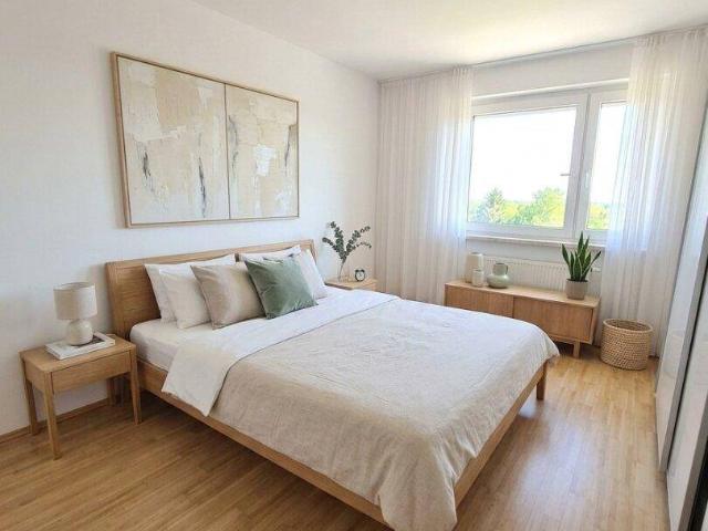 Ansprechende und gemütliche 3 Raum Wohnung mit großer Loggia in ruhiger Lage! Ihre persönliche Wohlfühloase in zentrumsnaher Lage!