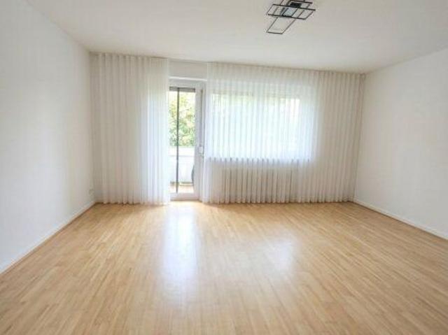 Ansprechende und gemütliche 3 Raum Wohnung mit großer Loggia in ruhiger Lage! Ihre persönliche Wohlfühloase in zentrumsnaher Lage!