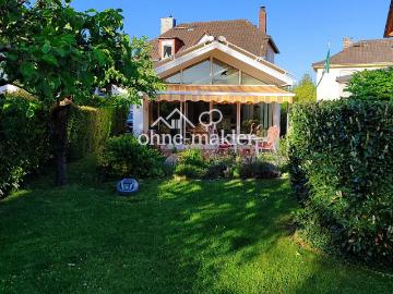 Haus kaufen in Schwalbach am Taunus - Ausgestattete Küche