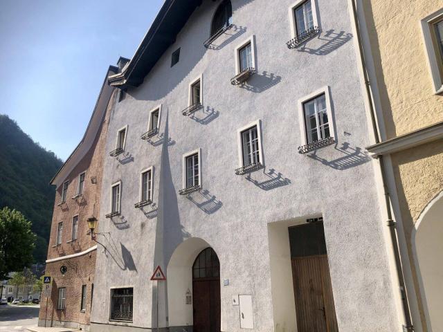 ANSPRUCHSVOLLE 3 ZIMMER ALTSTADTWOHNUNG