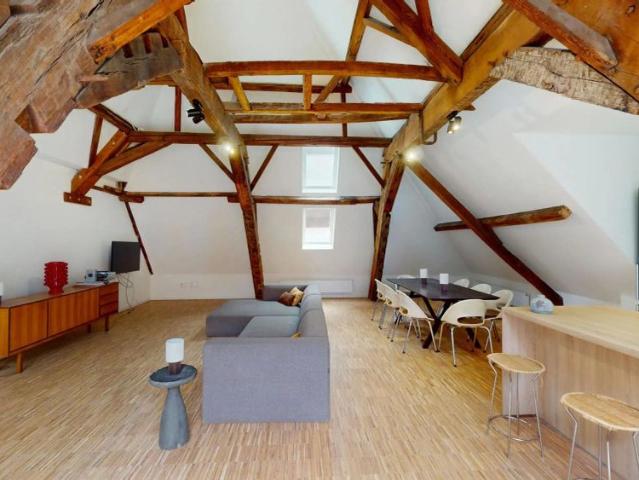 ANTWERPEN CENTRUM Gemeubeld app. met vier slaapkamers