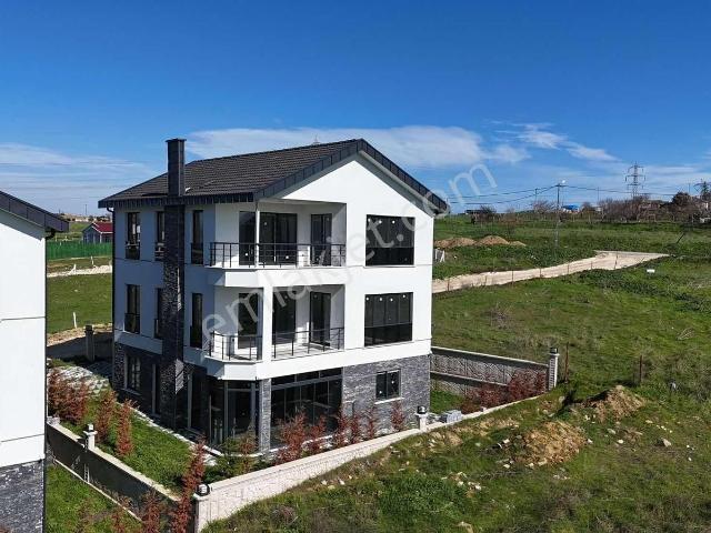 Çanta Mahallesinde Doğa Ve Deniz Manzaralı 5+3 Satılık Villa