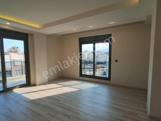 Antalya Merkezde Satılık Sıfır 3+1 Ultra Lüks Dubleks 165 M² Net