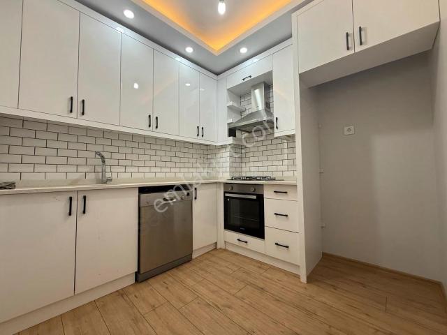 Antalya Çaybaşı'nda Tramvay Dibi 3+1 Boş Asansörlü Kiralık Daire