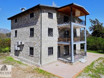 Antalya Çakırlar'da Doğayla İç İçe Kiralık 3+1 Taş Ev
