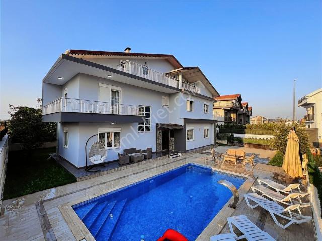 Antalya Belek'te Müstakil 6+1 Satılık Villa