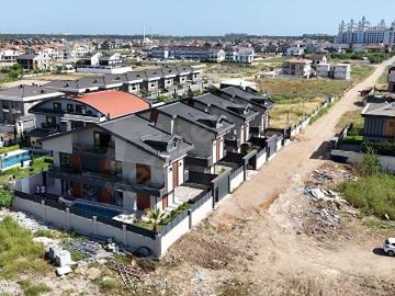 ANTALYA BELEKTE SATILIK MÜSTAKİL HAVUZLU LÜX VİLLA