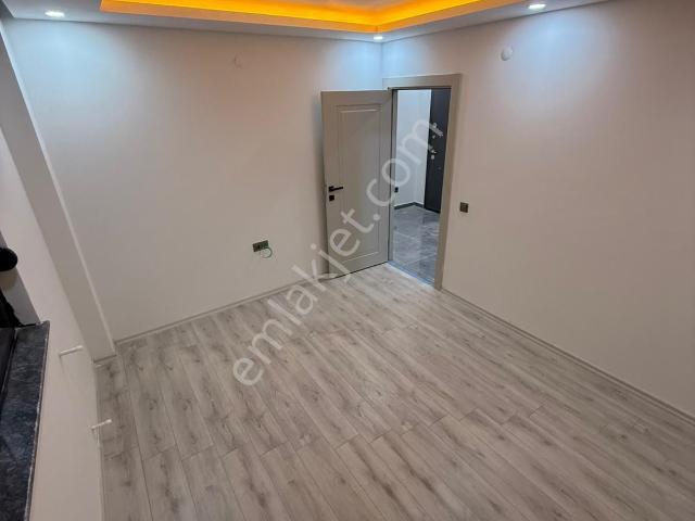Antalya Demirel Mahallesi Tranvaya Adım Mesafede
